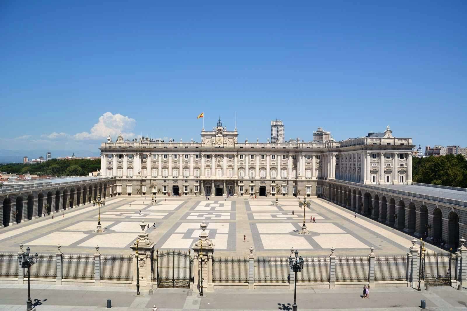 Cambio de guardia y relevo solemne en el Palacio Real