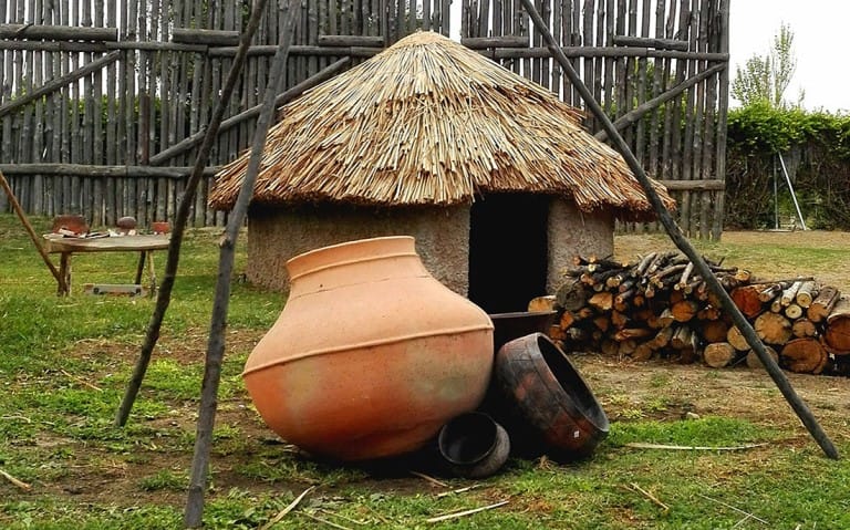 Visita guiada por la Prehistoria y taller de escarabeos del Antiguo Egipto
