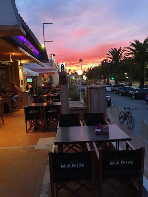 Karaoke en Café Marin