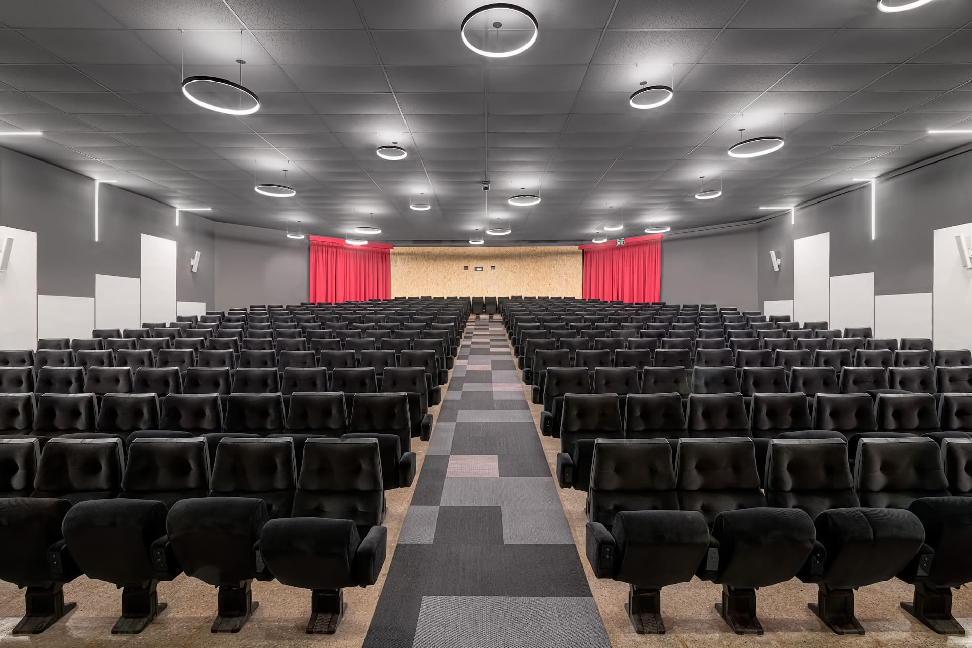 Fas Zinekluba: Jone batzuetan + Ultramarino