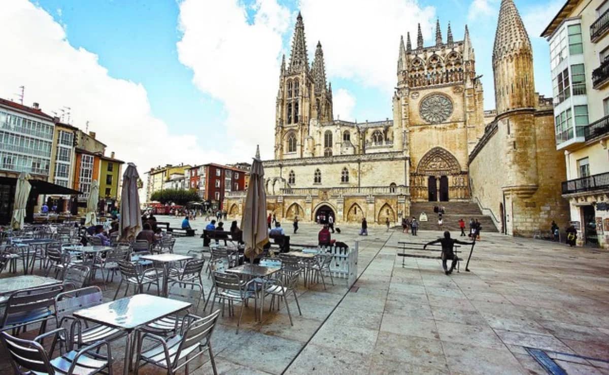 Plaza del Rey San Fernando