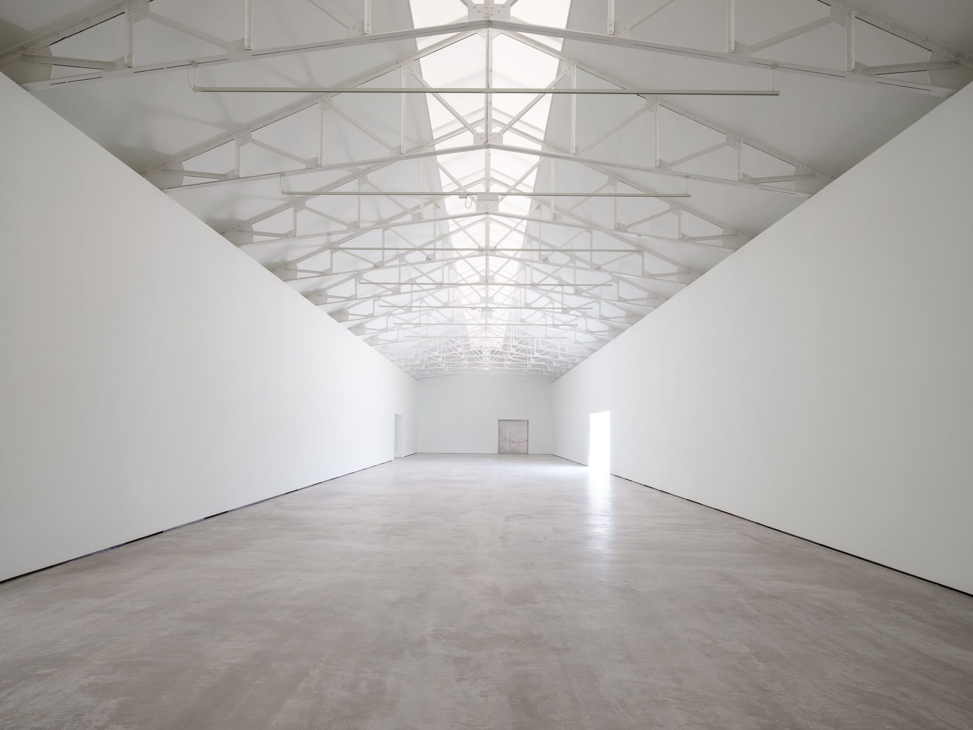 El abrazo. Mujeres artistas, obra, voz y rostro