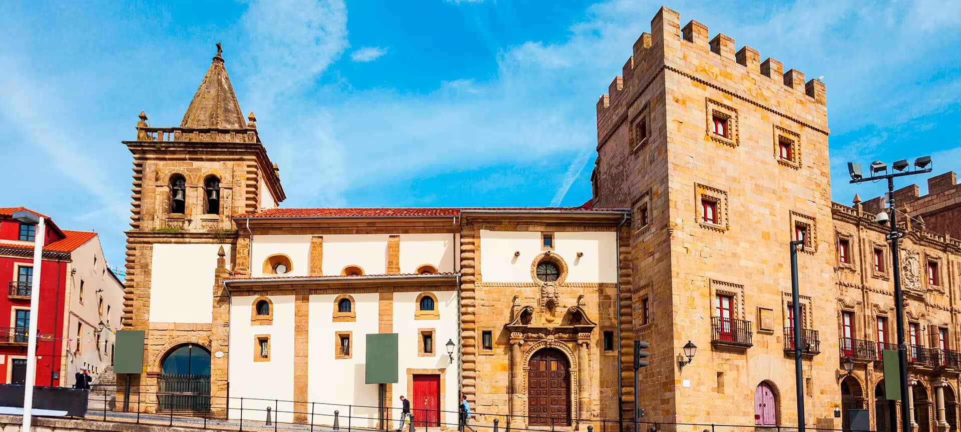 Colegiata y Palacio de Revillagigedo