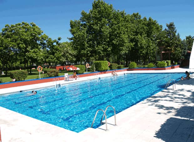 Complejo de Piscinas Municipales Ciudad Deportiva Fermín Cacho