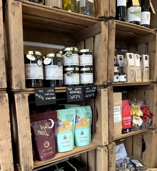 Cata guiada de quesos artesanos y vinos gallegos en A Tenda do Ruliño