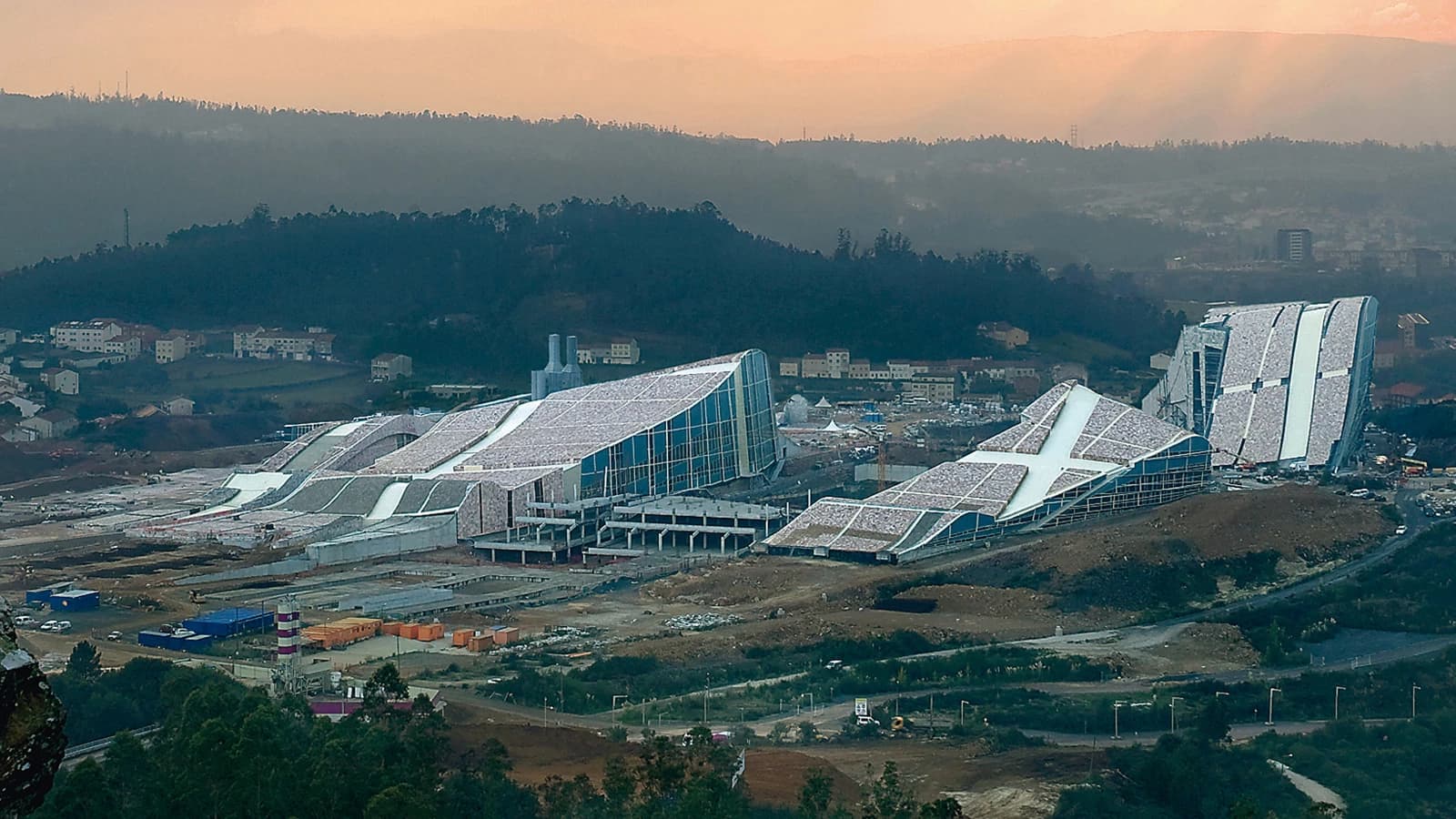 Vista aérea del complejo de la Cidade da Cultura con la Biblioteca de Galicia
