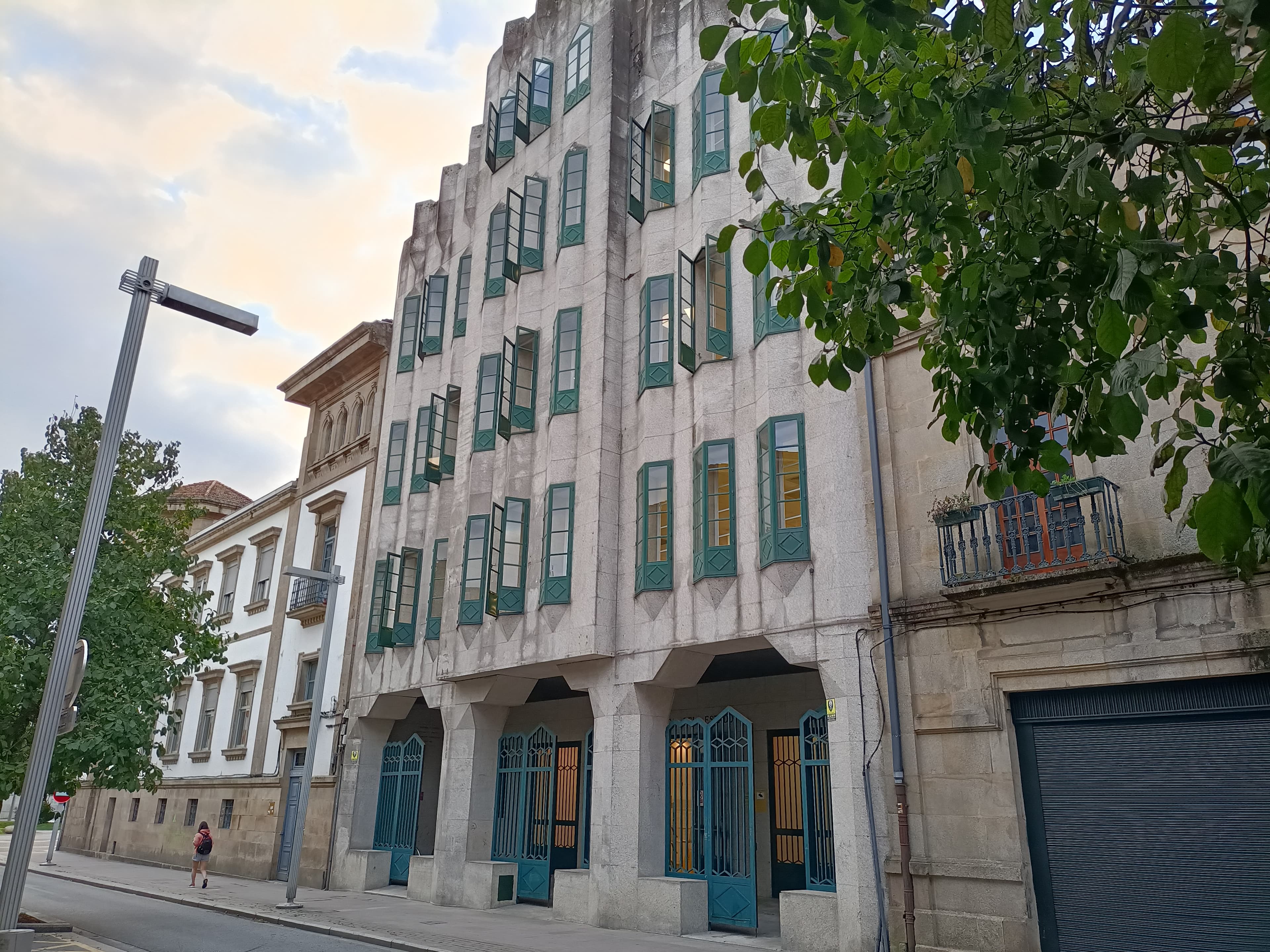 Vista exterior de la Biblioteca Pública Antonio Odriozola en Pontevedra