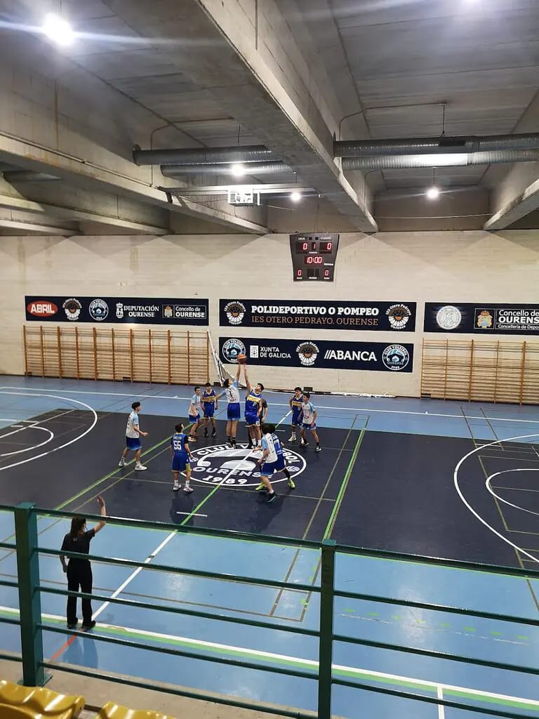 El Aceites Abril VoleyOurense recibe al Club Voleibol Fuentes de Andalucía