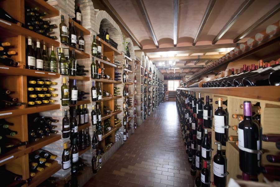 Vinoteca Bodega La Cabaña de Saura