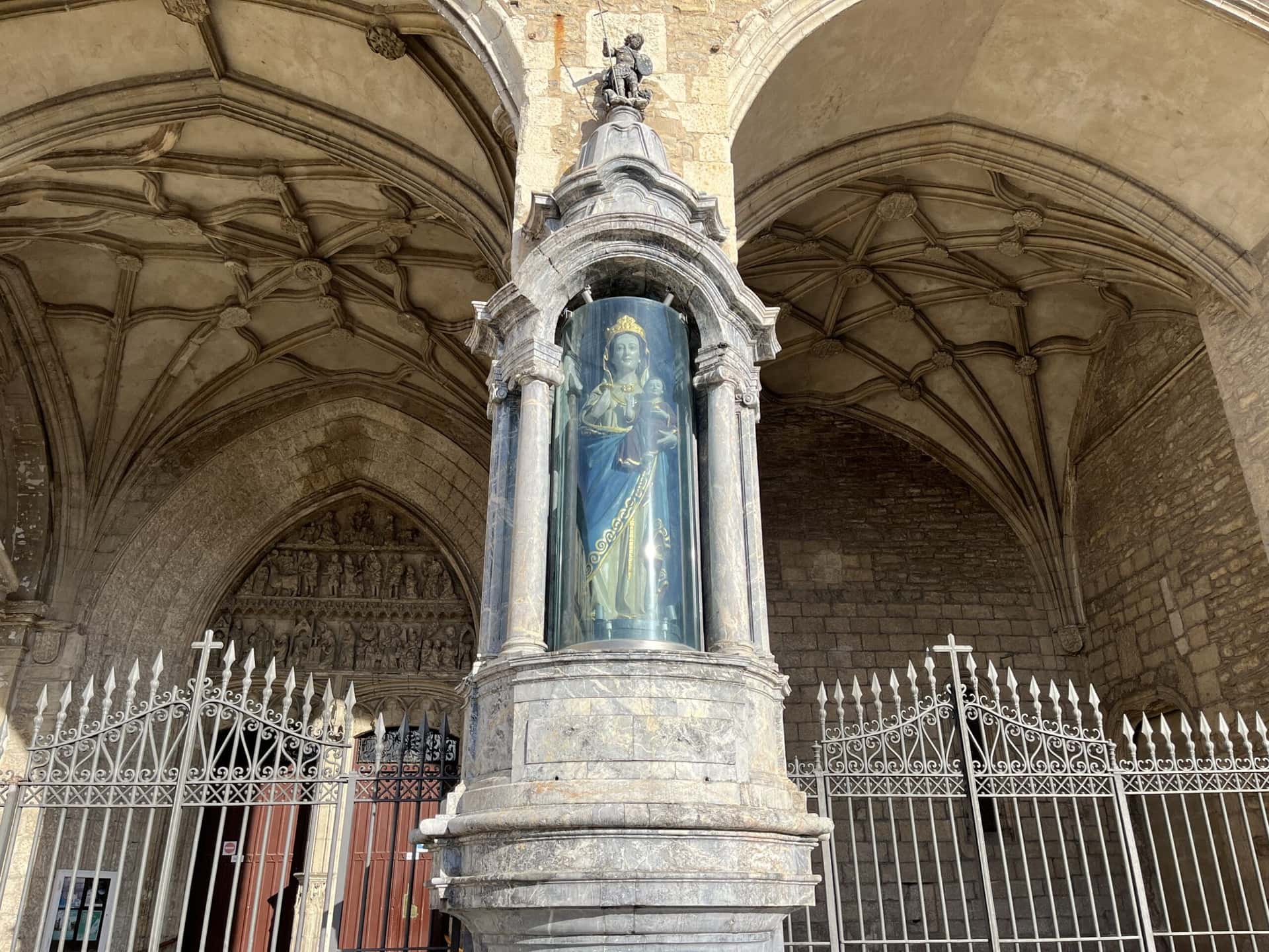 Última ofrenda de la Ciudad a la Virgen Blanca y salve popular