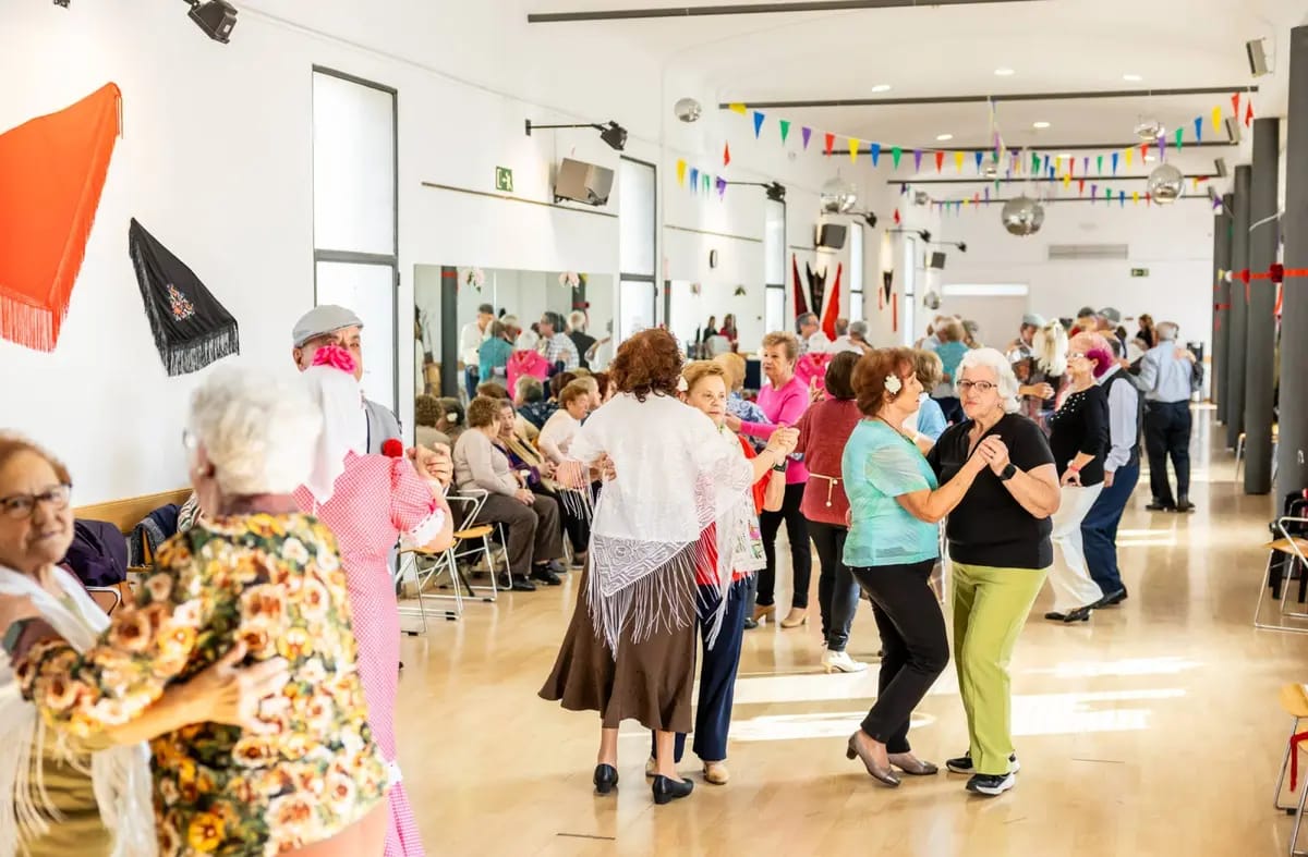 Baile con música en directo para los mayores